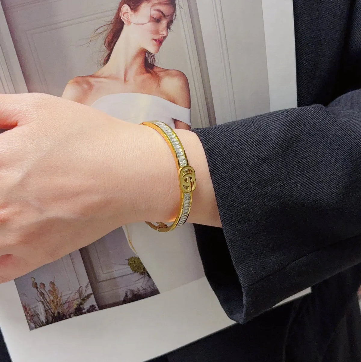 Luxury Crystal G Bracelet - Hình 2