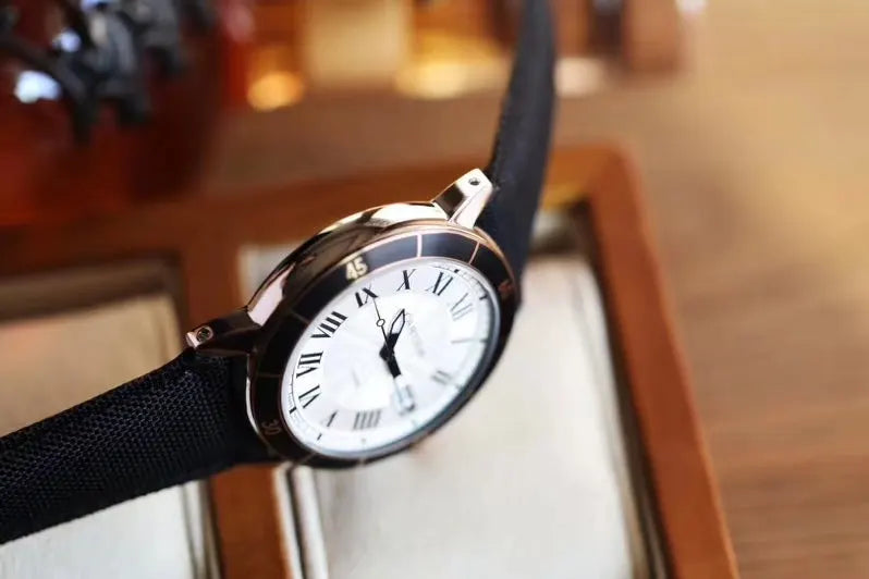 Cartier Black Bezel Watch - Hình 3