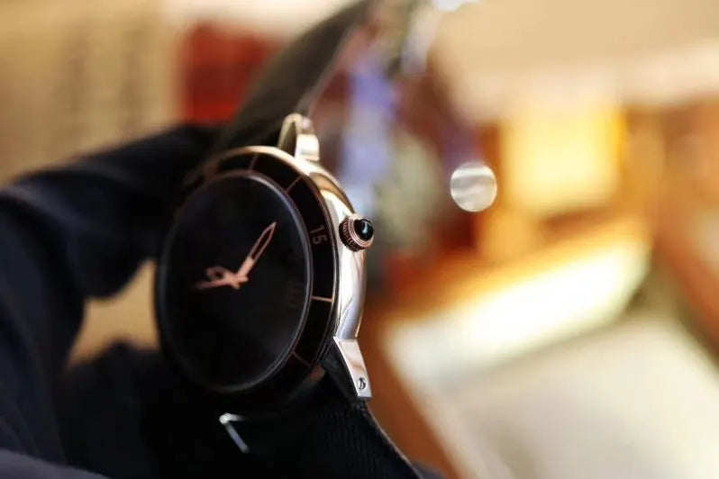 Cartier Black Dial Gold - Hình 4