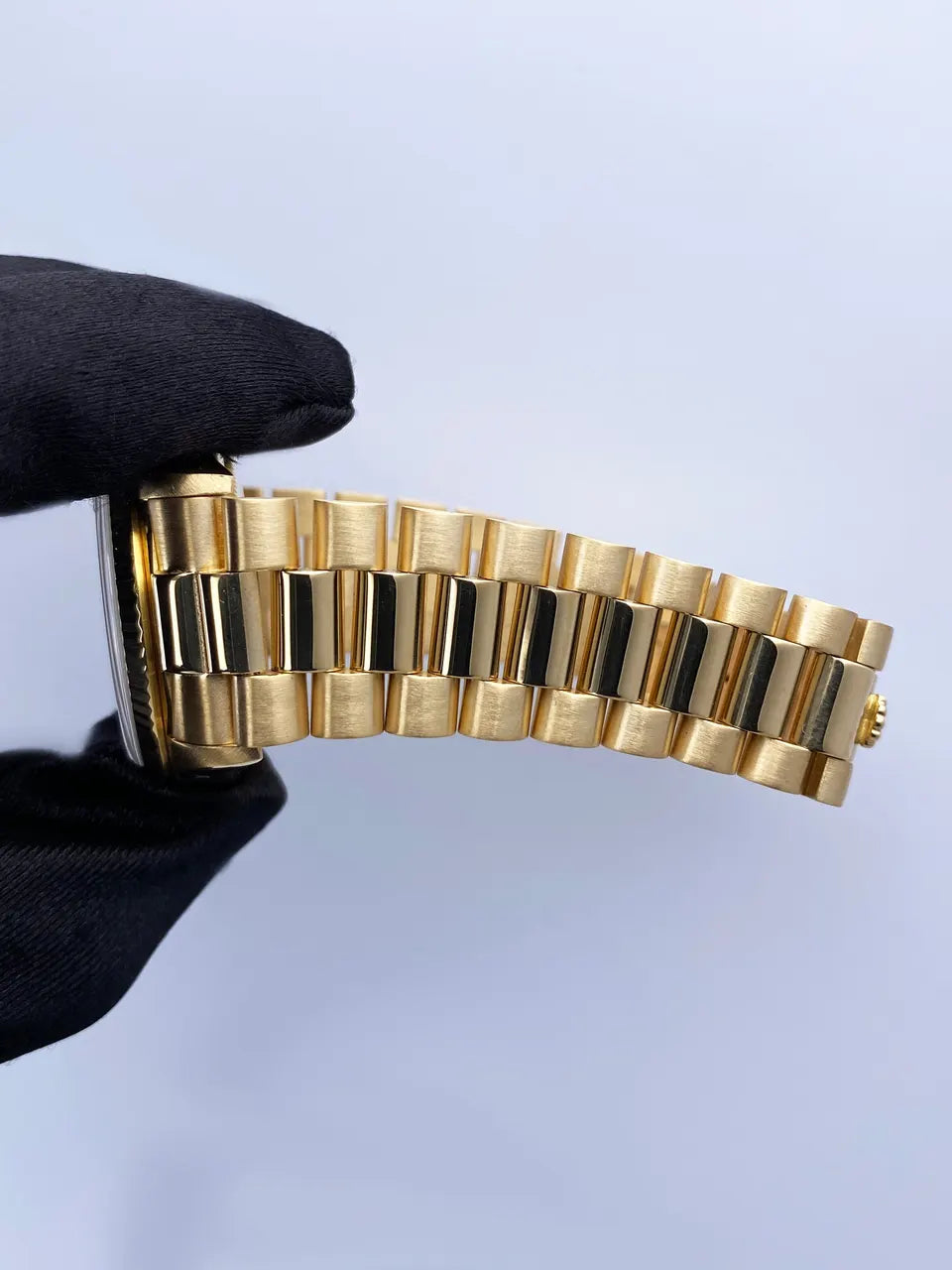 markers Rolex Day-Date Gold Diamond - Hình 7