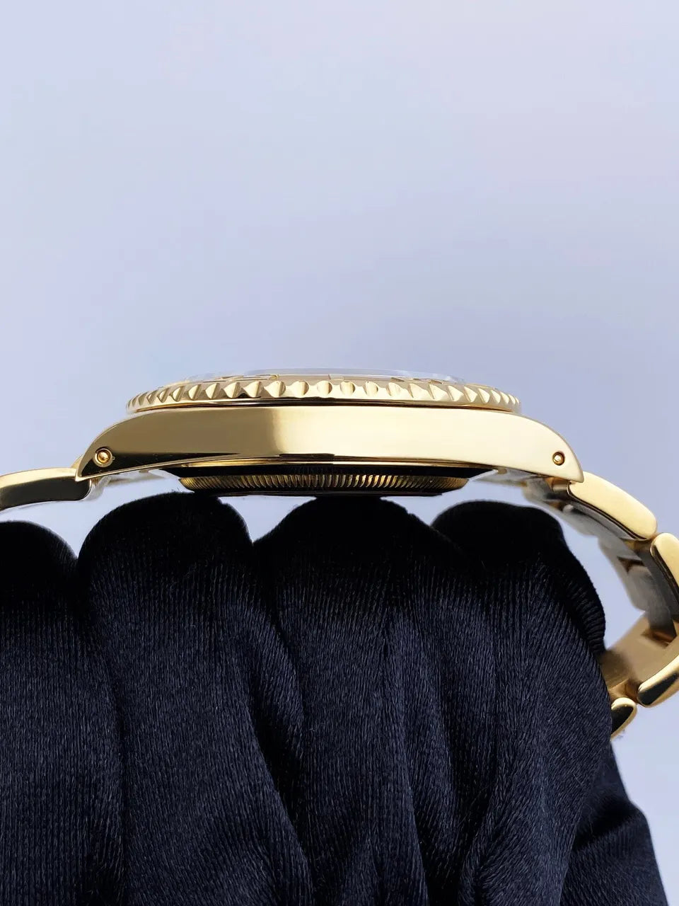 white Rolex Yacht-Master Gold - Hình 4